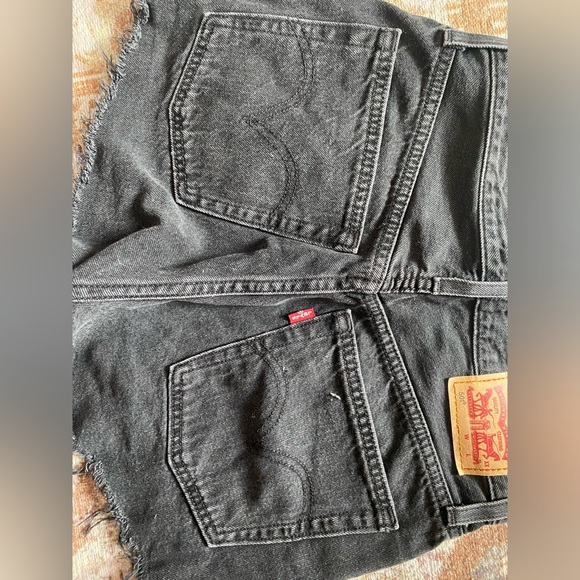 Levi’s Denim Shorts - Picture 4 of 6
